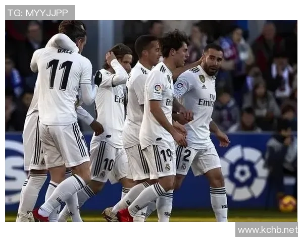 深度剖析深圳足球队近期状态与历史表现的全面对比分析